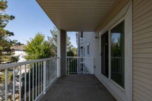 Spacious wraparound patio with lovely views in Larkspur condo