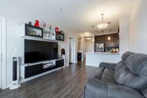 Updated kitchen & flooring